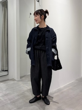 「かぐれ（カグレ）のコットン丸胴タンクトップ（タンクトップ、ブラック系）」を使った、久木 美音さん（レディース・157cm）の秋コーディネート