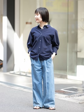 「FORK&SPOON（フォークアンドスプーン）のFORK&SPOON　綿麻デニムパンツ（デニムパンツ、ブルー系）」を使った、久木 美音さん（レディース・157cm）の春コーディネート