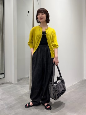 「かぐれ（カグレ）のコットンエアリーカーディガン（カーディガン/ボレロ、イエロー系）」を使った、久木 美音さん（レディース・157cm）の夏コーディネート