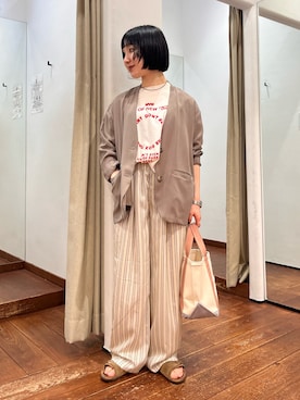 「URBAN RESEARCH DOORS（アーバンリサーチドアーズ）のノーカラージャケット（テーラードジャケット、ベージュ系）」を使った、久木 美音さん（レディース・157cm）の春コーディネート