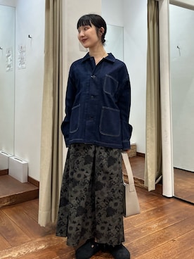 「アイテム（カバーオール）」を使った、久木 美音さん（レディース・157cm）の秋コーディネート