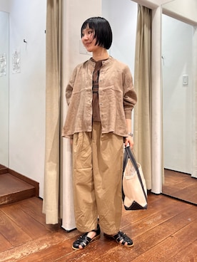 「URBAN RESEARCH DOORS（アーバンリサーチドアーズ）のグルカサンダル（サンダル、ブラック系）」を使った、久木 美音さん（レディース・157cm）の春コーディネート