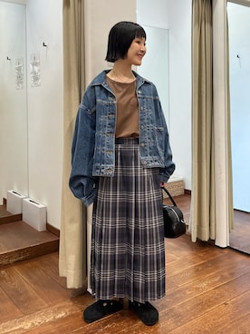 「アイテム（デニムジャケット）」を使った、久木 美音さん（レディース・157cm）の秋コーディネート