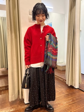 「アイテム（マフラー）」を使った、久木 美音さん（レディース・157cm）の秋コーディネート