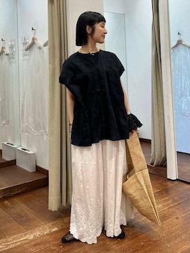 「かぐれ（カグレ）のフロント刺繍フレンチブラウス（シャツ/ブラウス）」を使った、久木 美音さん（レディース・157cm）の夏コーディネート