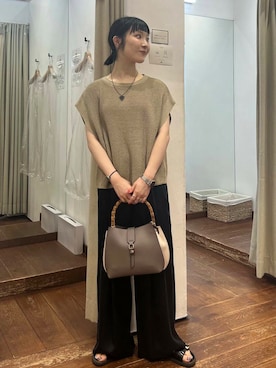 「URBAN RESEARCH DOORS（アーバンリサーチドアーズ）のリネンライクニットプルオーバー（ニット/セーター）」を使った、久木 美音さん（レディース・157cm）の夏コーディネート