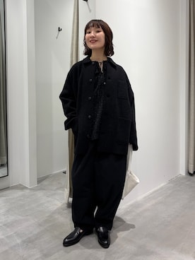 「かぐれ（カグレ）のJalan Sriwijaya　PLAIN TOE SLIP-ON（ローファー、ブラック系）」を使った、久木 美音さん（レディース・157cm）の秋コーディネート