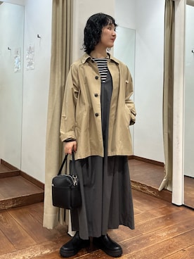 「アイテム（ステンカラーコート）」を使った、久木 美音さん（レディース・157cm）の冬コーディネート