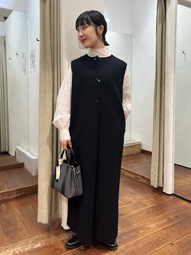 「アイテム（ローファー）」を使った、久木 美音さん（レディース・157cm）の秋コーディネート