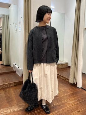 「アイテム（ノーカラージャケット）」を使った、久木 美音さん（レディース・157cm）の秋コーディネート