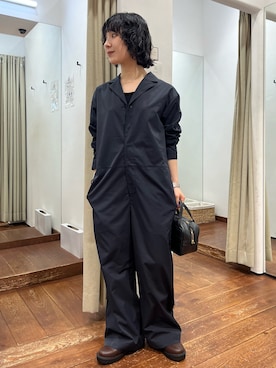 「アイテム（オールインワン・サロペット）」を使った、久木 美音さん（レディース・157cm）の冬コーディネート