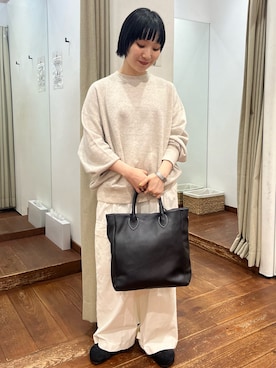 「かぐれ（カグレ）のユーティリティーイージーパンツ（その他パンツ）」を使った、久木 美音さん（レディース・157cm）の秋コーディネート