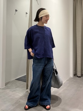 「かぐれ（カグレ）のリネンクルーネック半袖シャツ（シャツ/ブラウス、ブルー系）」を使った、久木 美音さん（レディース・157cm）の夏コーディネート