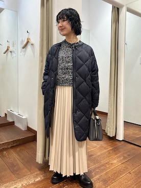 「アイテム（ネックレス）」を使った、久木 美音さん（レディース・157cm）の冬コーディネート