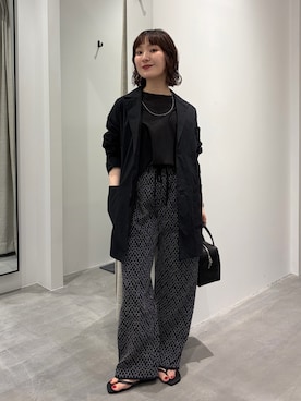 「かぐれ（カグレ）のコットンボイル2WAYワイドプルオーバー（シャツ/ブラウス、ブラック系）」を使った、久木 美音さん（レディース・157cm）の秋コーディネート