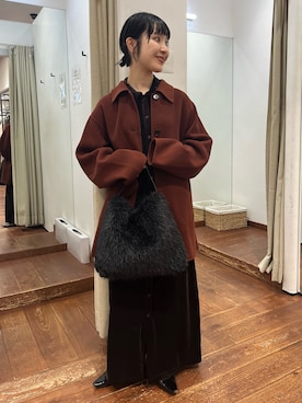「アイテム（ステンカラーコート）」を使った、久木 美音さん（レディース・157cm）の秋コーディネート