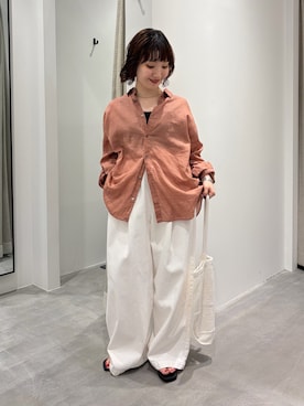 「かぐれ（カグレ）のホワイトデニムワイドパンツ（その他パンツ、ホワイト系）」を使った、久木 美音さん（レディース・157cm）の秋コーディネート