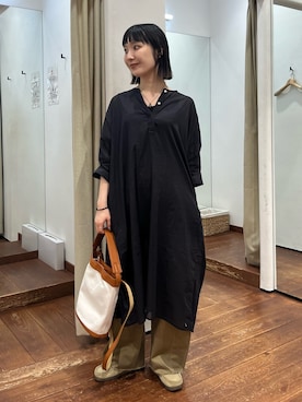 「アイテム（チュニック）」を使った、久木美音さん（レディース・157cm）の夏コーディネート