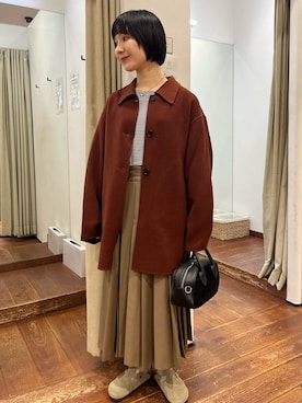 「アイテム（ステンカラーコート）」を使った、久木 美音さん（レディース・157cm）の秋コーディネート