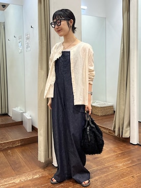 「アイテム（サロペット/オーバーオール）」を使った、久木美音さん（レディース・157cm）の夏コーディネート