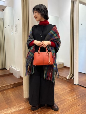 「アイテム（マフラー）」を使った、久木 美音さん（レディース・157cm）の秋コーディネート