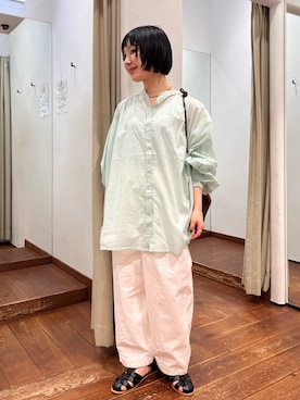 「URBAN RESEARCH DOORS（アーバンリサーチドアーズ）のコットンボイルギャザーブラウス（シャツ/ブラウス、グリーン系）」を使った、久木 美音さん（レディース・157cm）の春コーディネート