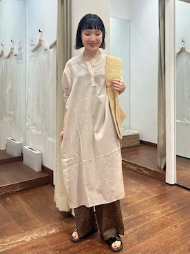 「アイテム（チュニック、ベージュ系）」を使った、久木 美音さん（レディース・157cm）の夏コーディネート