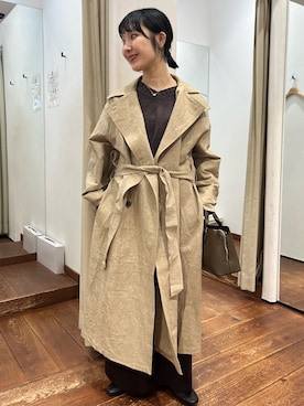 「アイテム（ステンカラーコート）」を使った、久木 美音さん（レディース・157cm）の秋コーディネート