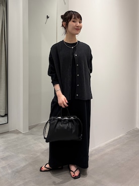 「かぐれ（カグレ）の『2サイズ展開』ストレートワイドカットワンピース（ワンピース、ブラック系）」を使った、久木 美音さん（レディース・157cm）の秋コーディネート