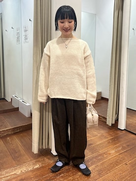 「アイテム（ボストンバッグ、グレー系）」を使った、久木 美音さん（レディース・157cm）の秋コーディネート