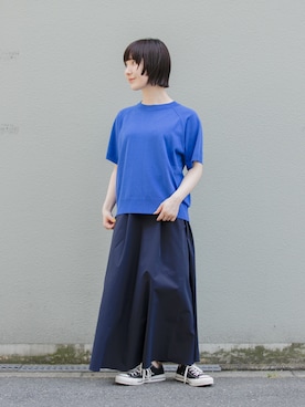 「FORK&SPOON（フォークアンドスプーン）のFORK&SPOON　ラグランスリーブニットTシャツ（ニット/セーター、ブルー系）」を使った、久木 美音さん（レディース・157cm）の夏コーディネート