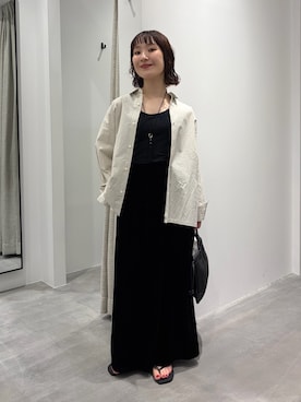 「かぐれ（カグレ）の『ユニセックス』コットンレギュラーカラーボックスシャツ（シャツ/ブラウス、グレー系）」を使った、久木 美音さん（レディース・157cm）の秋コーディネート