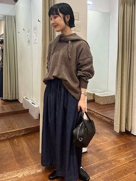 「トレンド秋素材コーデ」｜「アイテム（アナログ腕時計）」を使った、久木 美音さん（レディース・157cm）の秋コーディネート