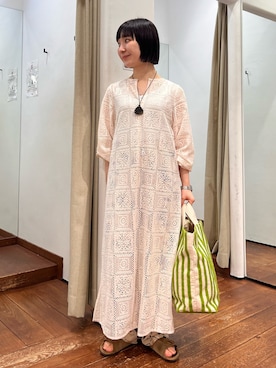 「URBAN RESEARCH DOORS（アーバンリサーチドアーズ）のバッファローコードネックレス（ネックレス、ブラウン系）」を使った、久木 美音さん（レディース・157cm）の春コーディネート