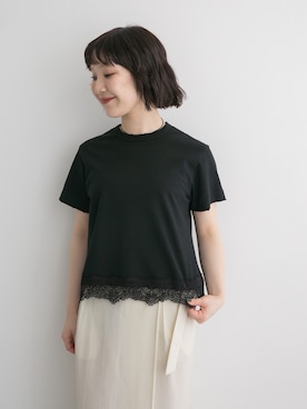 「FORK&SPOON（フォークアンドスプーン）のFORK&SPOON　ヘムレースダメージTシャツ（Tシャツ/カットソー、ブラック系）」を使った、久木 美音さん（レディース・157cm）の春コーディネート