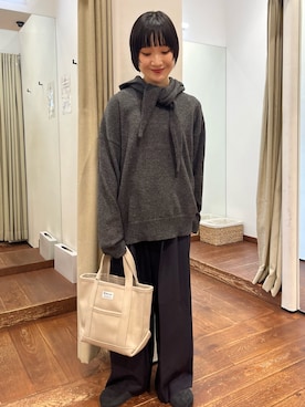 「アイテム（マフラー）」を使った、久木 美音さん（レディース・157cm）の秋コーディネート