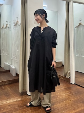 「アイテム（チュニック）」を使った、久木美音さん（レディース・157cm）の夏コーディネート