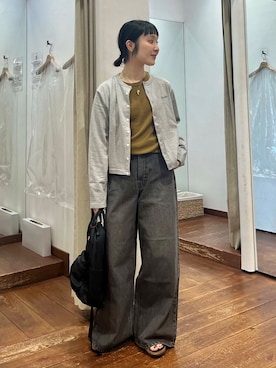 「クルーネック」｜「アイテム（シューズ）」を使った、久木 美音さん（レディース・157cm）の夏コーディネート