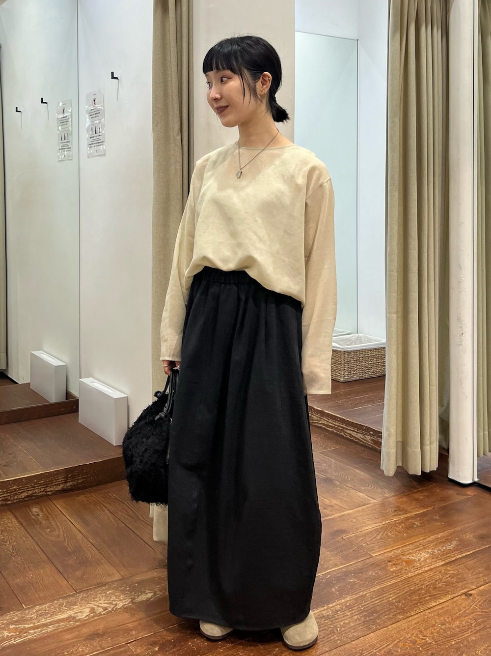 コットンリネンコクーンスカートを使った人気ファッション