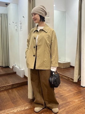 「アイテム（ステンカラーコート）」を使った、久木 美音さん（レディース・157cm）の秋コーディネート