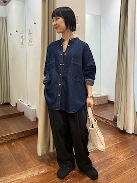 「アイテム（アナログ腕時計）」を使った、久木 美音さん（レディース・157cm）の秋コーディネート