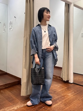 「URBAN RESEARCH（アーバンリサーチ）のスタッズミニトートバッグ（トートバッグ、ブラック系）」を使った、久木 美音さん（レディース・157cm）の春コーディネート