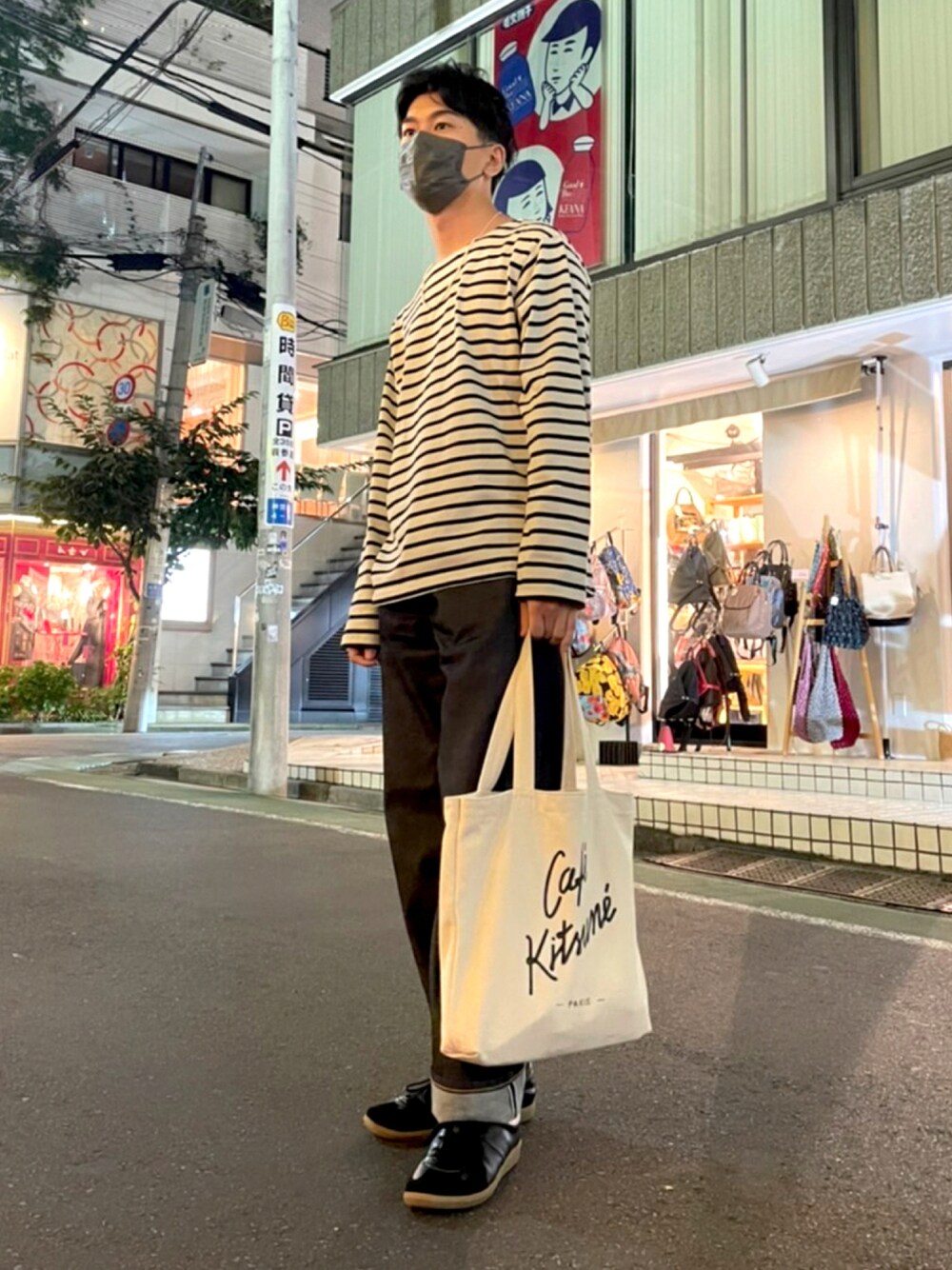 「デニム、トートバッグ、カジュアル、ボーダー、ロンT、URBAN RESEARCH、メゾンキツネ、フレンチカジュアル、ジャーマントレーナー、ワイドデニム、秋コーデ、MelanCleuge、メランクルージュ、SHIOTA、だから秋服が好き」｜「Melan Cleugeのボーダーカットソー（Tシャツ/カットソー、ホワイト系）」を使った、sora.さん（メンズ・172cm）の秋コーディネートの1枚目の写真