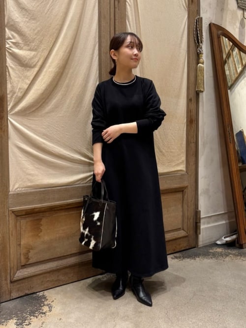 【新品タグ付き】BEARDSLEY　ブラック ひざ丈ワンピース 裏毛フレアーワンピース（ワンピース）｜BEARDSLEY（ビアズリー）の