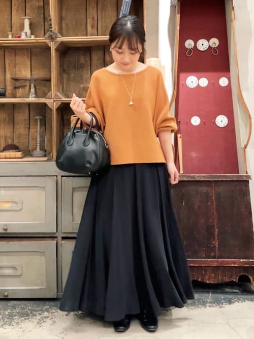 新品タグ付き　ビアズリー BEARDSLEY 後ろパールニット　黒　セーター 後ろパールニット（ニット/セーター）｜BEARDSLEY（ビアズリー）の