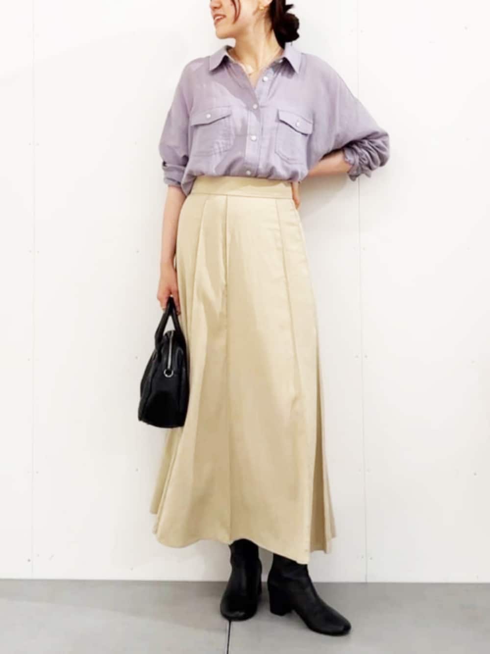 「BEARDSLEY、ビアズリー、体型カバー、ゆったり」｜「BEARDSLEYのラウンドミニボストンバック（ボストンバッグ、ブラック系）」を使った、BEARDSLEYさん（骨格ナチュラル・レディース・164cm）の夏コーディネートの1枚目の写真