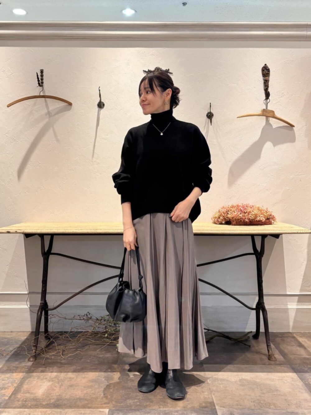 BEARSLEY 黒 サーキュラースカート BEARDSLEY（ビアズリー）の「《2サイズ展開》割繊サーキュラースカート