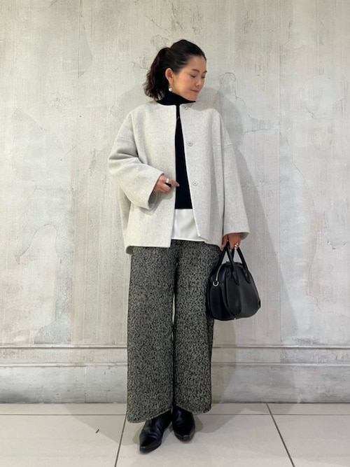 極美品 ビアズリー 圧縮ウール ノーカラーショートコート グレー フリーサイズ セール】《11/20(木)12：00新色予約開始》後ろぷっくりウールショート