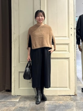 「BEARDSLEY（ビアズリー）のファーニットポンチョ（ニット/セーター、イエロー系）」を使った、BEARDSLEYさん（レディース・158cm）の秋コーディネート