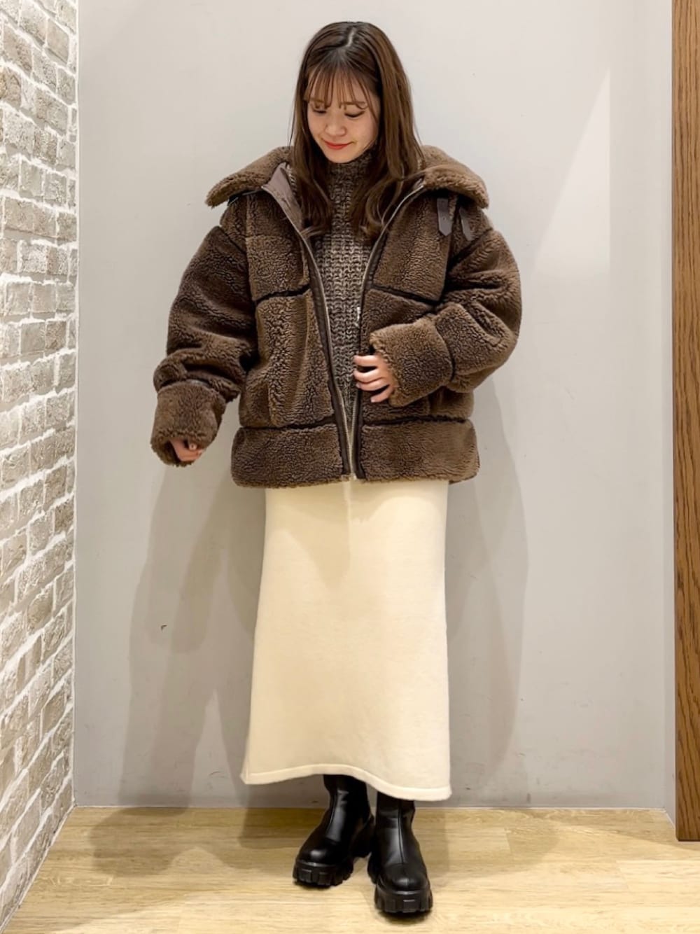 「クリスマスに着たい服、ボアジャケット、ニット/セーター、冬、おしゃれさんと繋がりたい、低身長女子、ハイネックニット、低身長、アースミュージック＆エコロジー、earth music&ecology、低身長コーデ、ニットワンピース、アウター」｜「earth music&ecologyのフライトボアジャケット＊（その他アウター、ブラウン系）」を使った、みぃーさん（レディース・153cm）の冬コーディネートの1枚目の写真